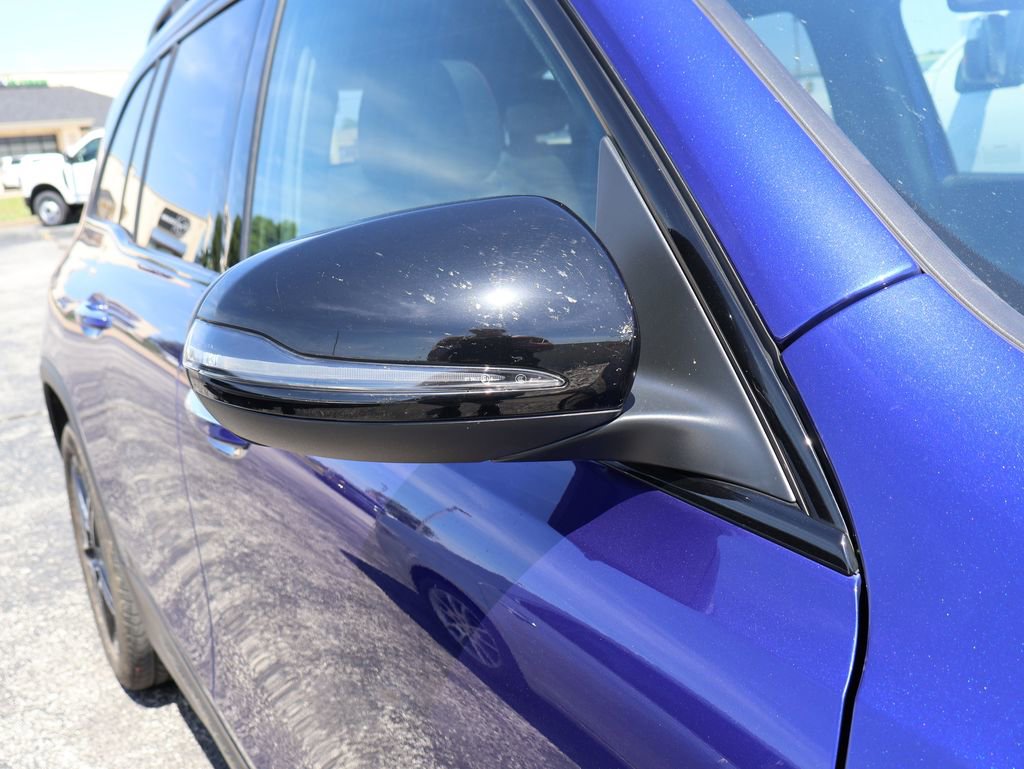 Used 2023 Mercedes-Benz GLB 250 4MATIC image 11