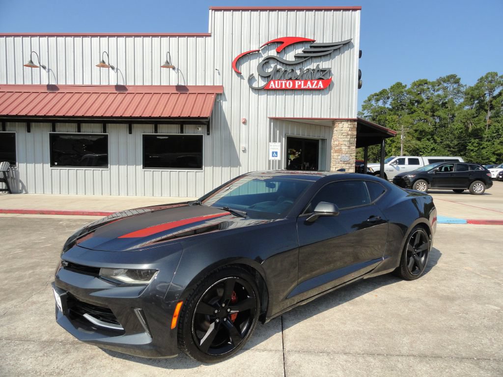 Used 2017 Chevrolet Camaro LT RWD image 1