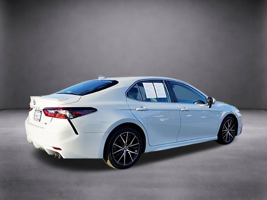 Used 2023 Toyota Camry SE FWD image 3
