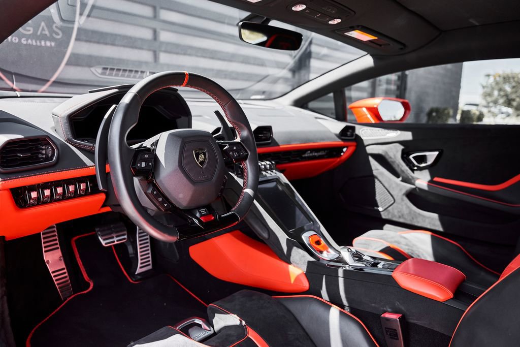 Used 2023 Lamborghini Huracan Tecnica image 2