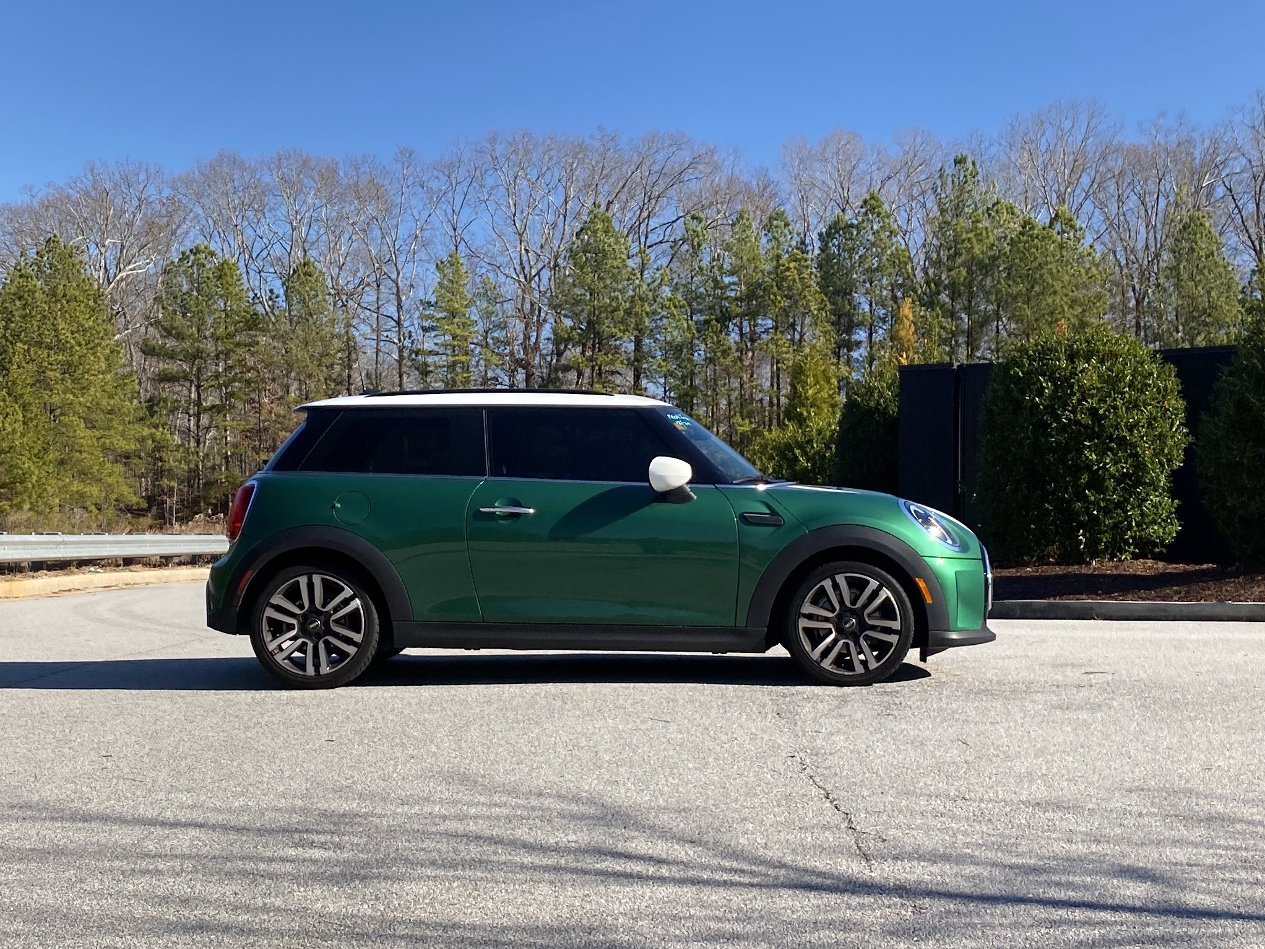 Used 2022 MINI Cooper 2-Door Hardtop image 5