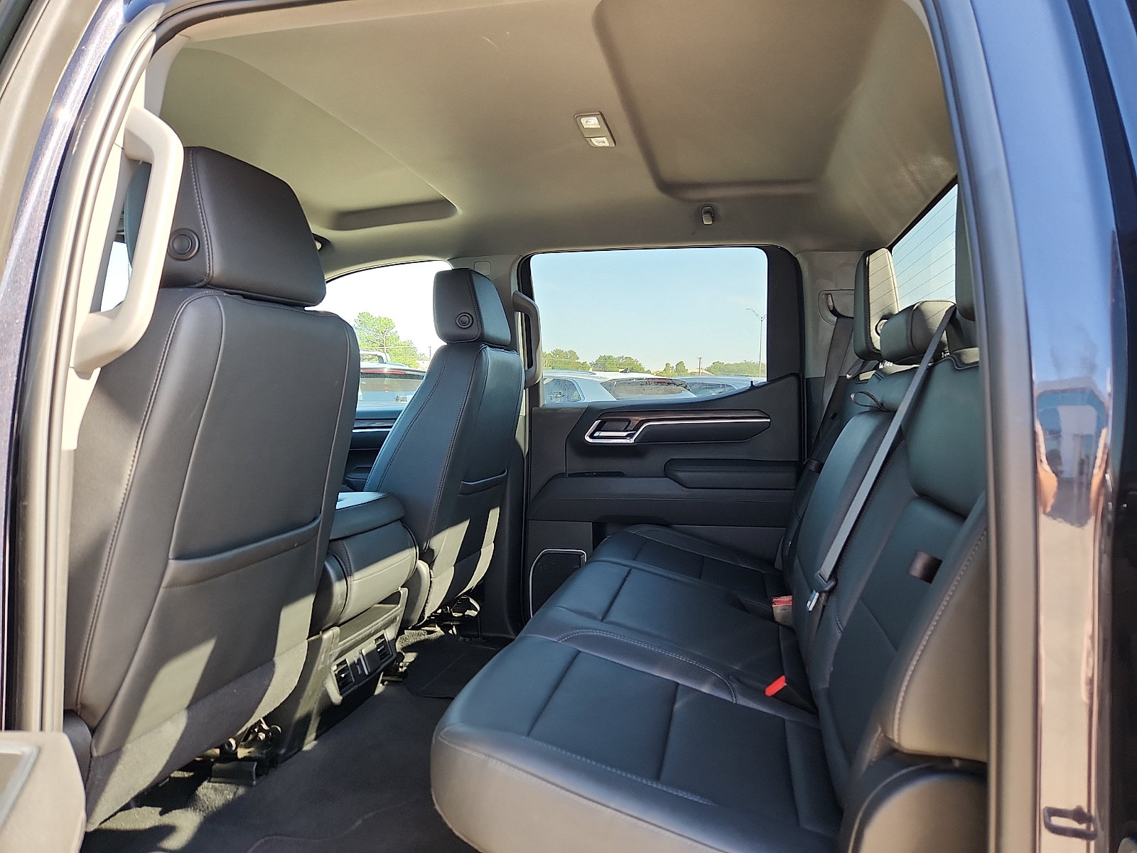 Used 2025 GMC Sierra 1500 SLT AWD/4WD image 11