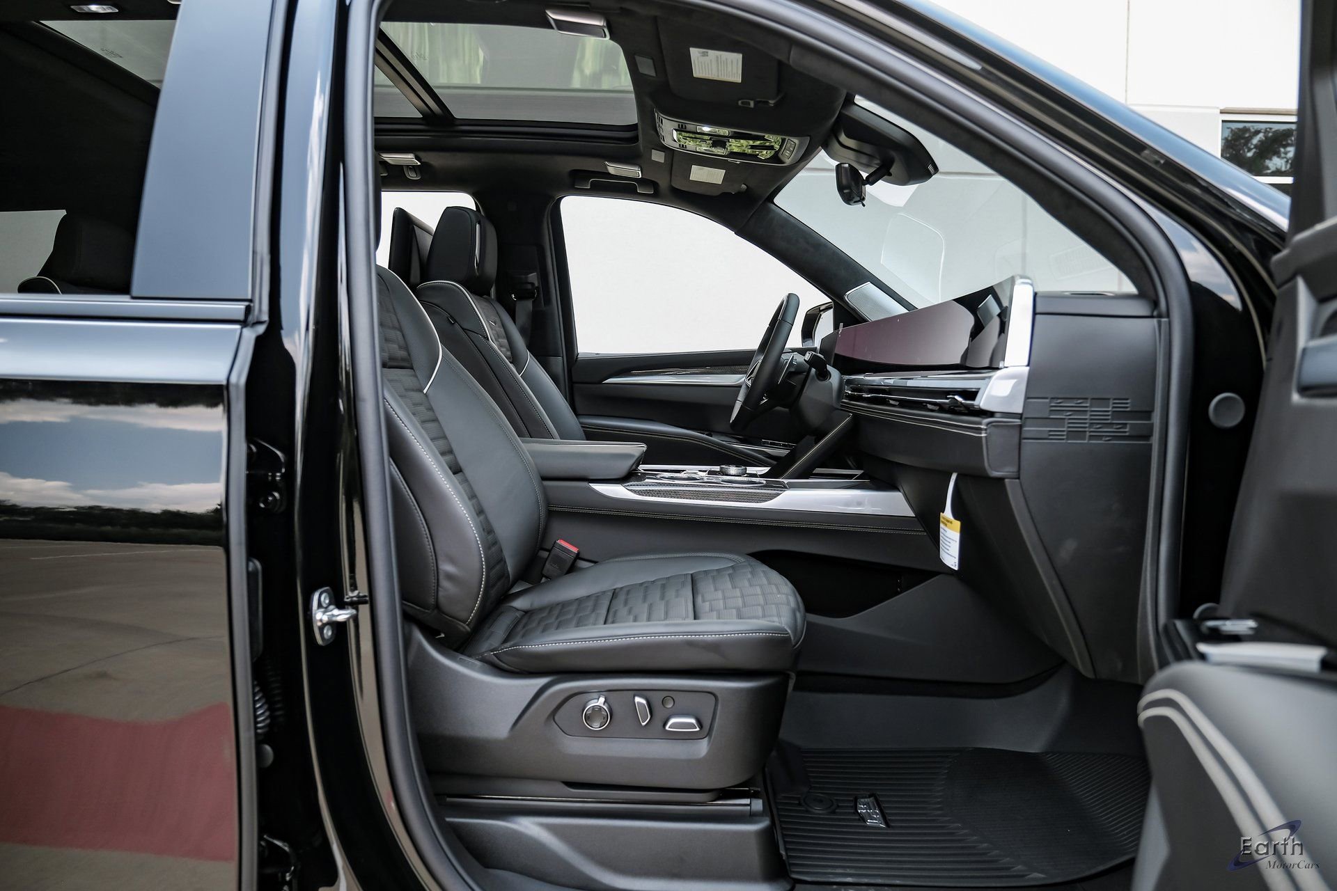 Used 2026 Cadillac Escalade V w/ LPO, Floor Liner Package image 46