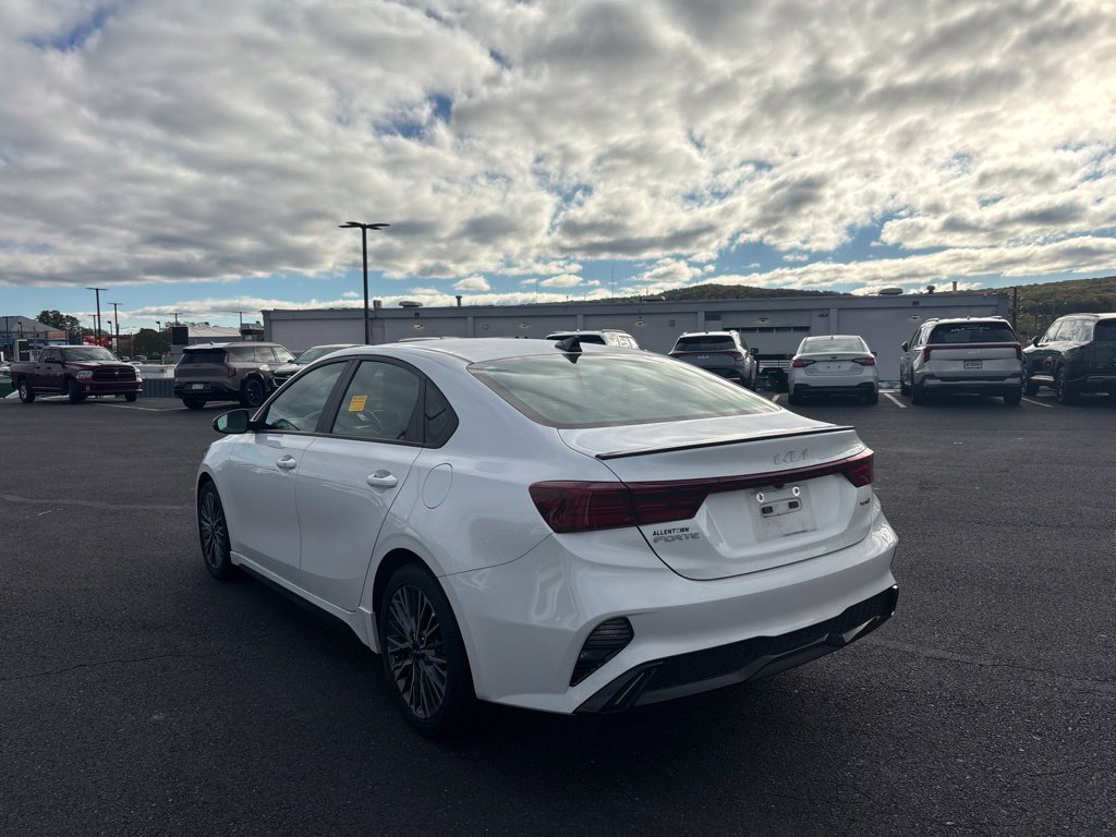 Used 2023 Kia Forte GT-Line w/ GT-Line Premium Package FWD image 5