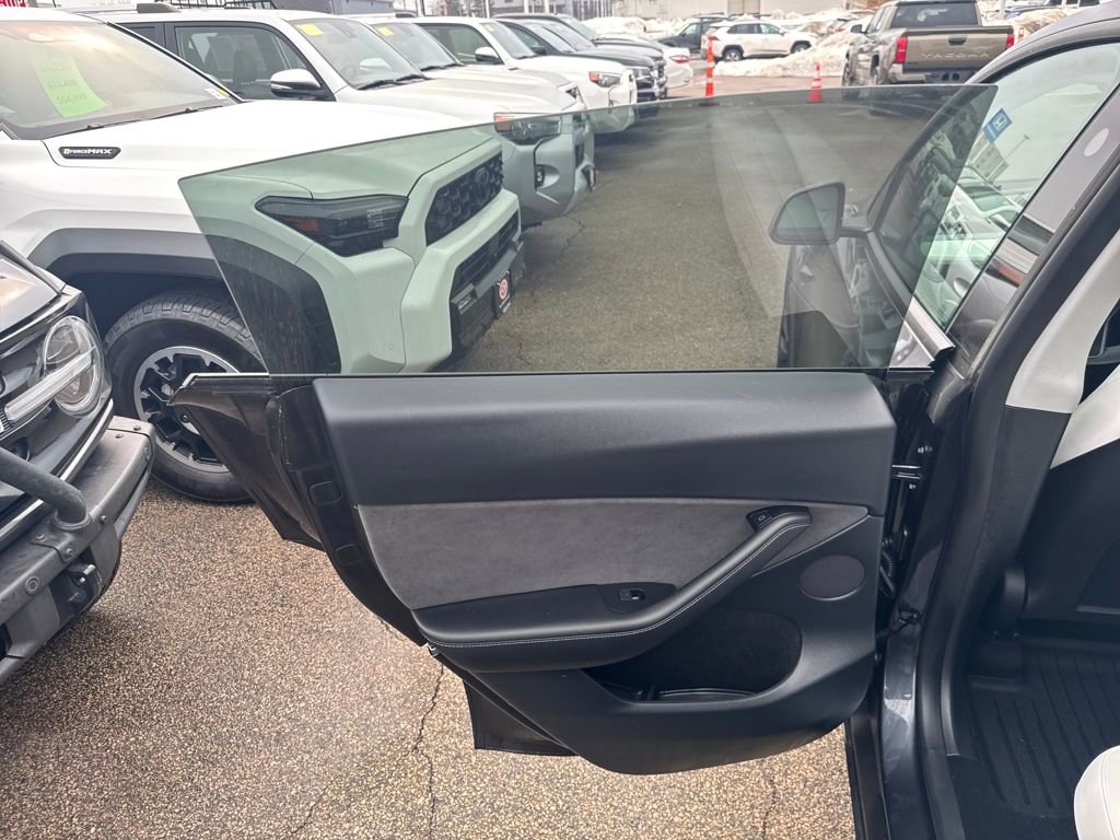 Used 2024 Tesla Model Y Performance image 33