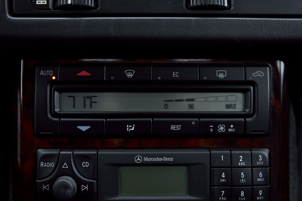 Used 2002 Mercedes-Benz SL 500 w/ SL2 Option Pkg image 64