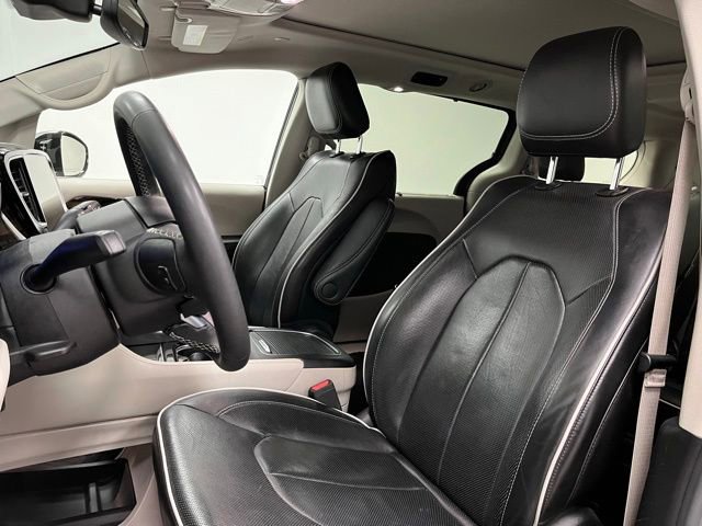 Used 2023 Chrysler Pacifica Limited FWD image 22