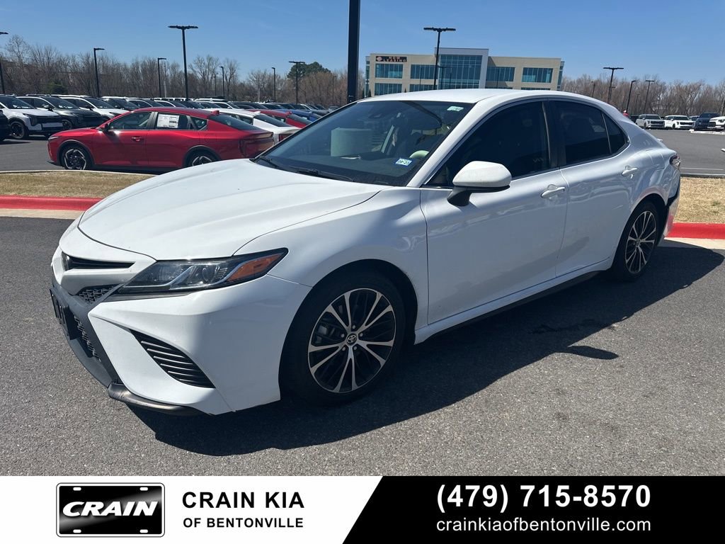 Used 2020 Toyota Camry SE image 2