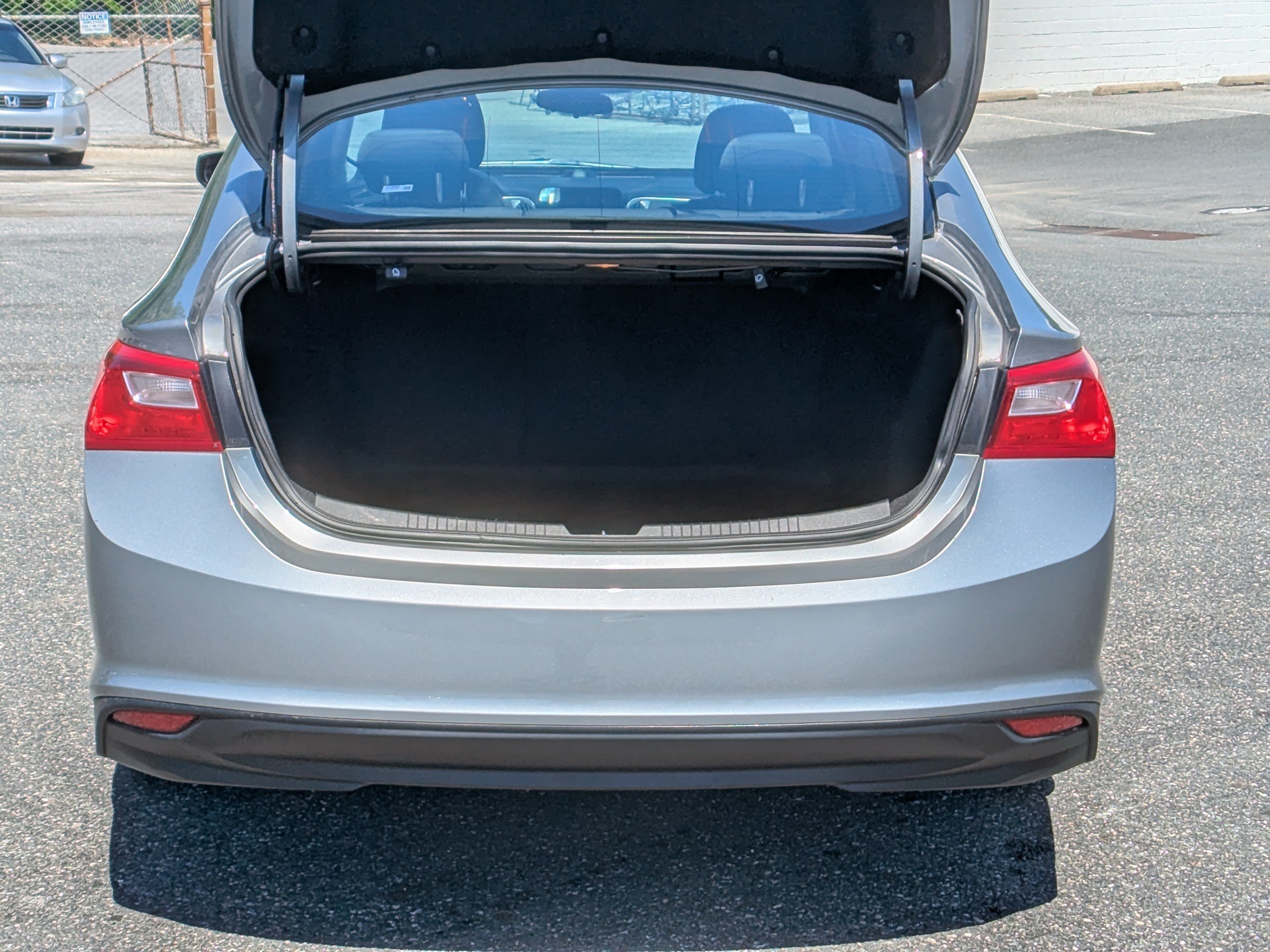 Used 2023 Chevrolet Malibu LT FWD image 8