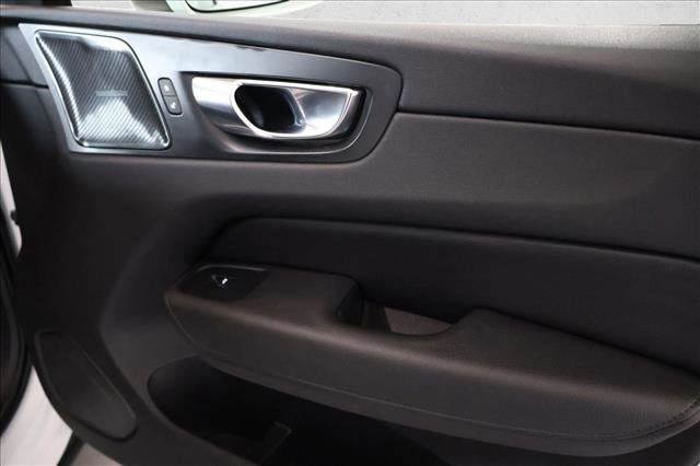 Used 2019 Volvo XC60 T6 Momentum w/ Multimedia Package image 25