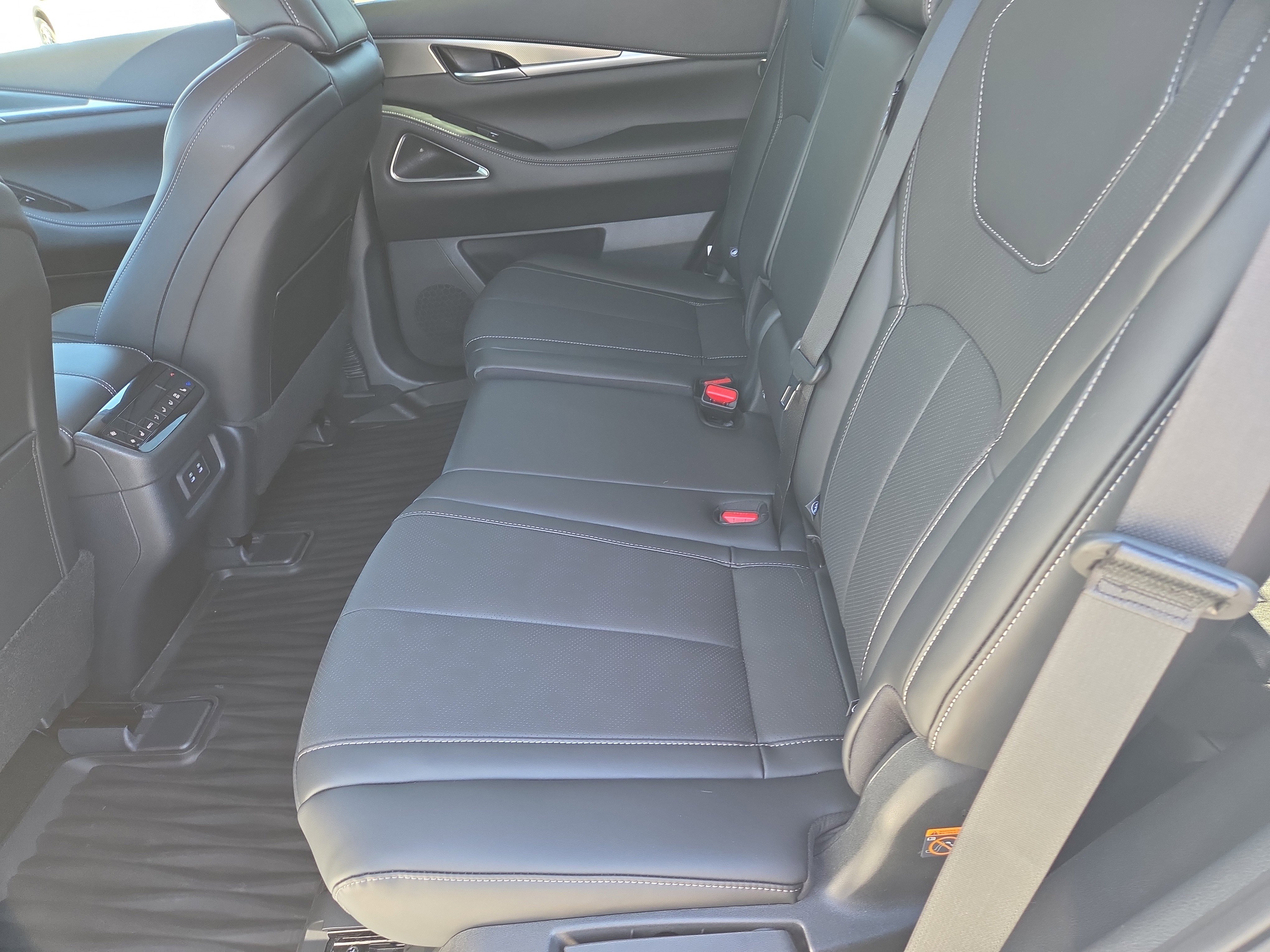 Used 2026 INFINITI QX60 Luxe w/ Cargo Package image 6