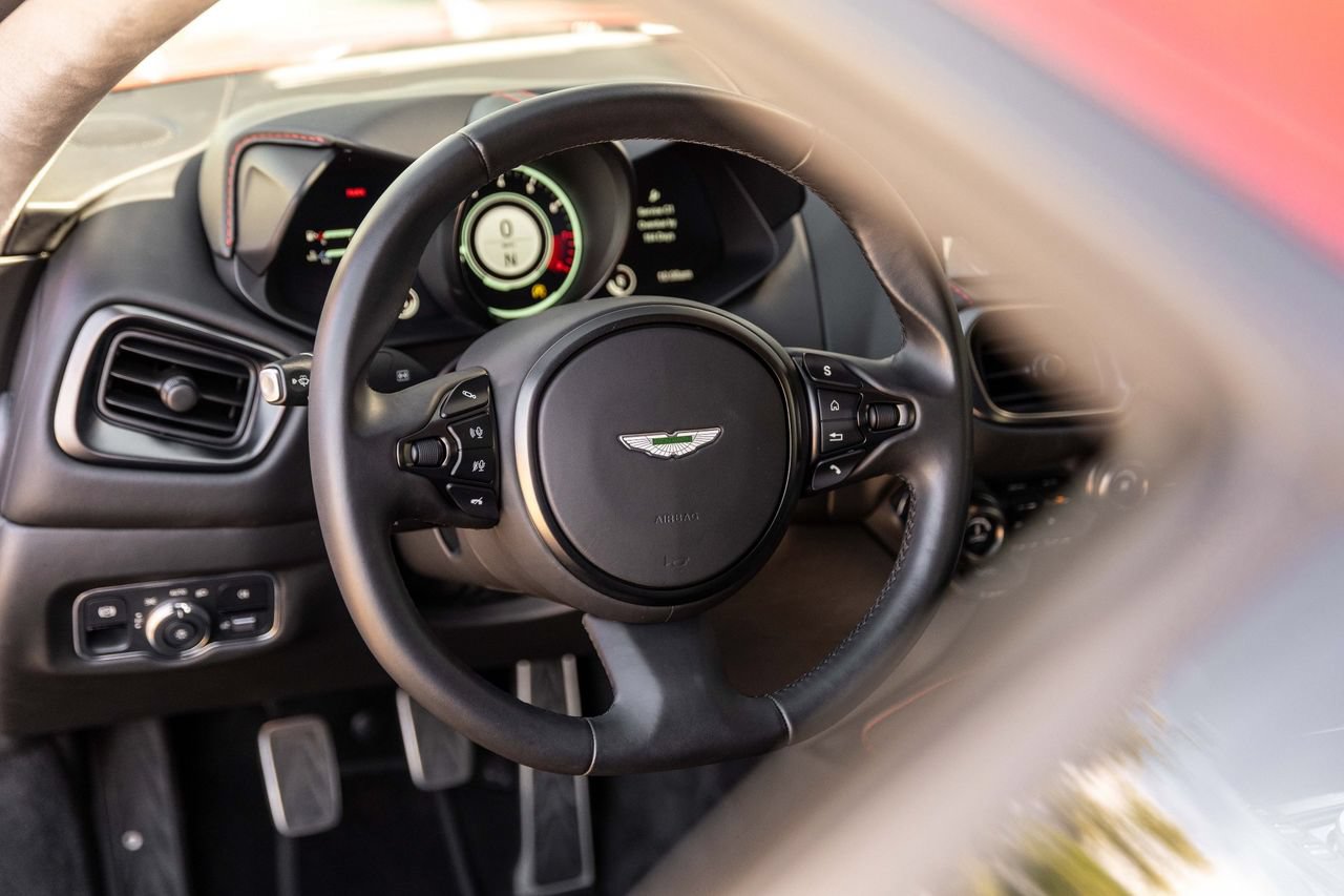 Used 2021 Aston Martin V8 Vantage Coupe RWD image 17