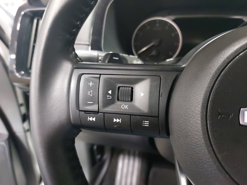 Used 2025 Nissan Pathfinder SV image 19