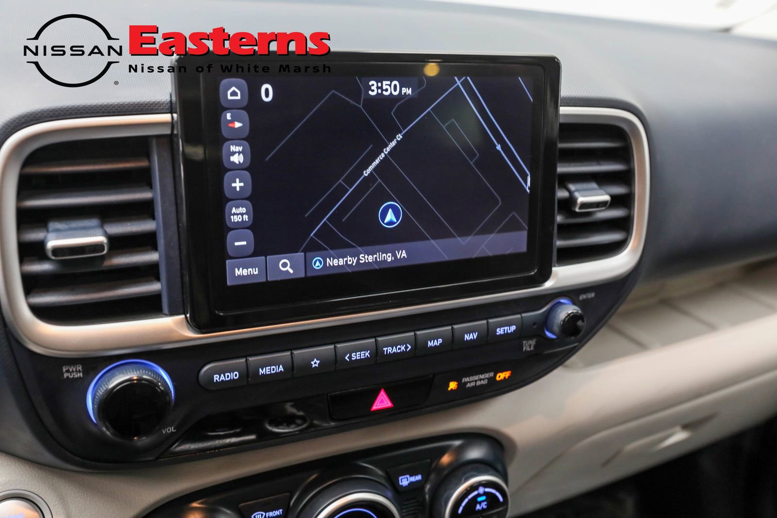 Used 2023 Hyundai Venue Limited image 28