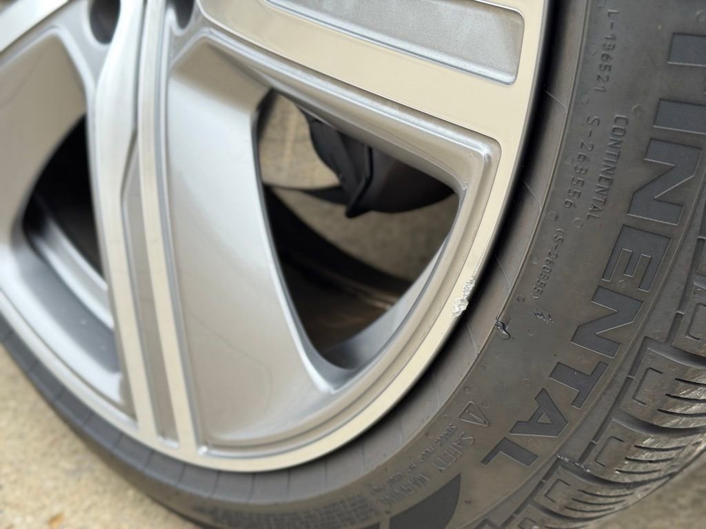 Used 2024 Porsche Macan 4 Electric image 9