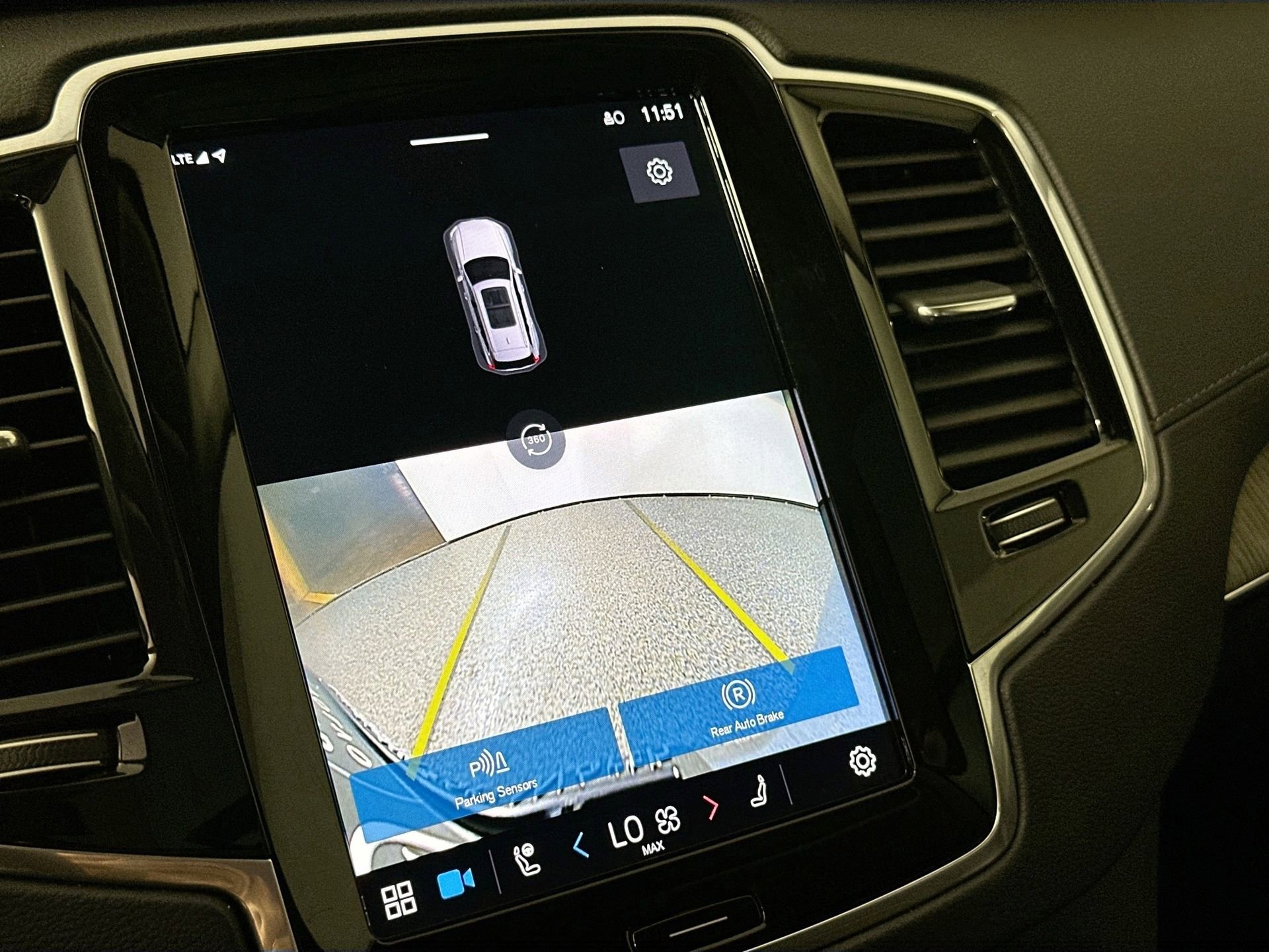 Certified 2023 Volvo XC90 B6 Ultimate w/ Protection Package Premier image 14