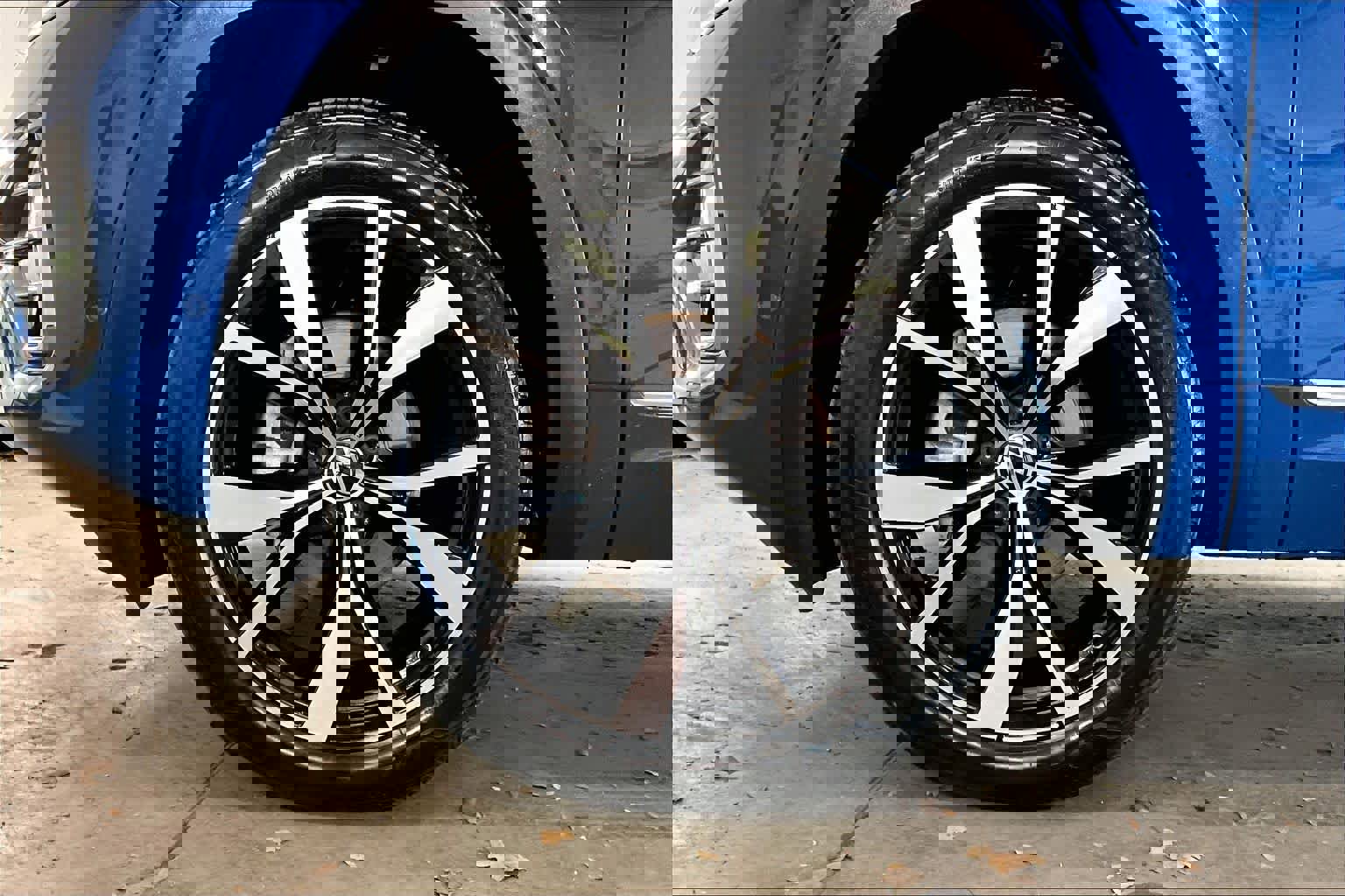 Used 2025 Volkswagen Atlas SEL Premium R-Line image 11