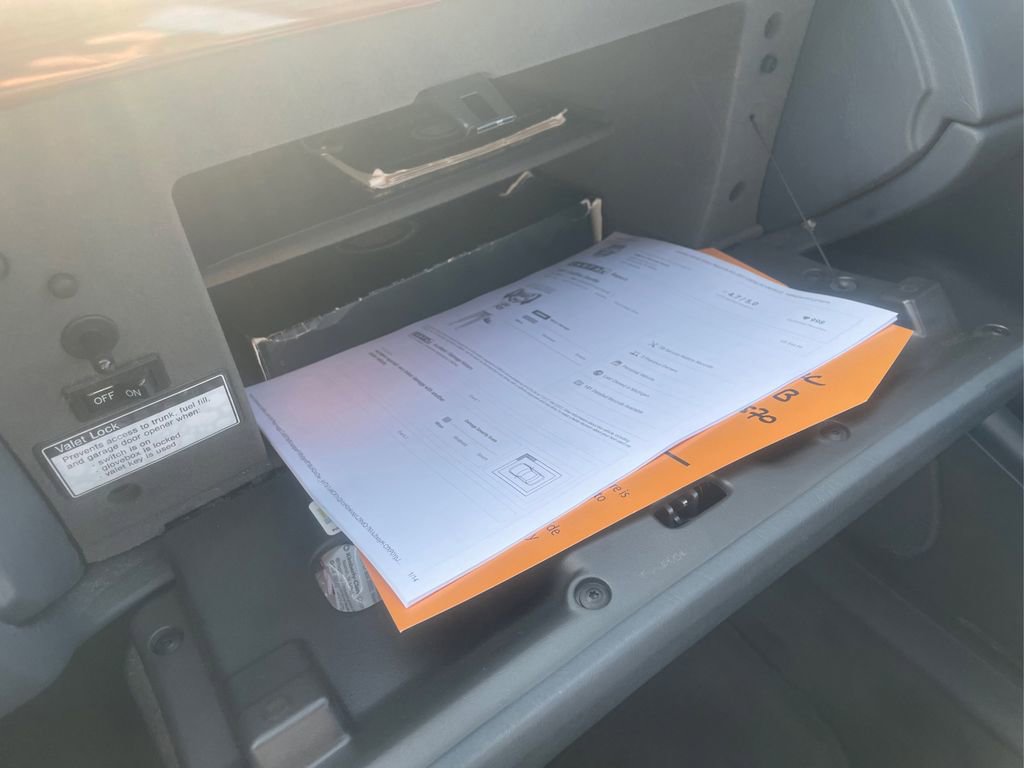 Used 2001 Cadillac De Ville w/ Comfort/Convenience Pkg FWD image 28