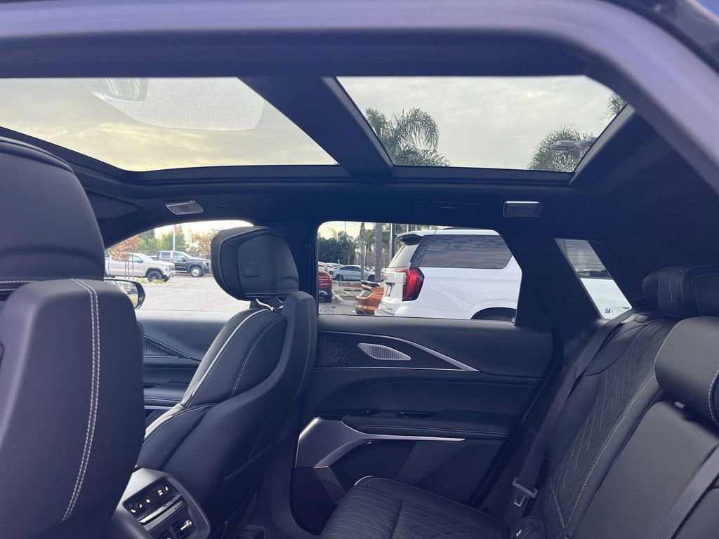 New 2026 Cadillac Lyriq V image 30