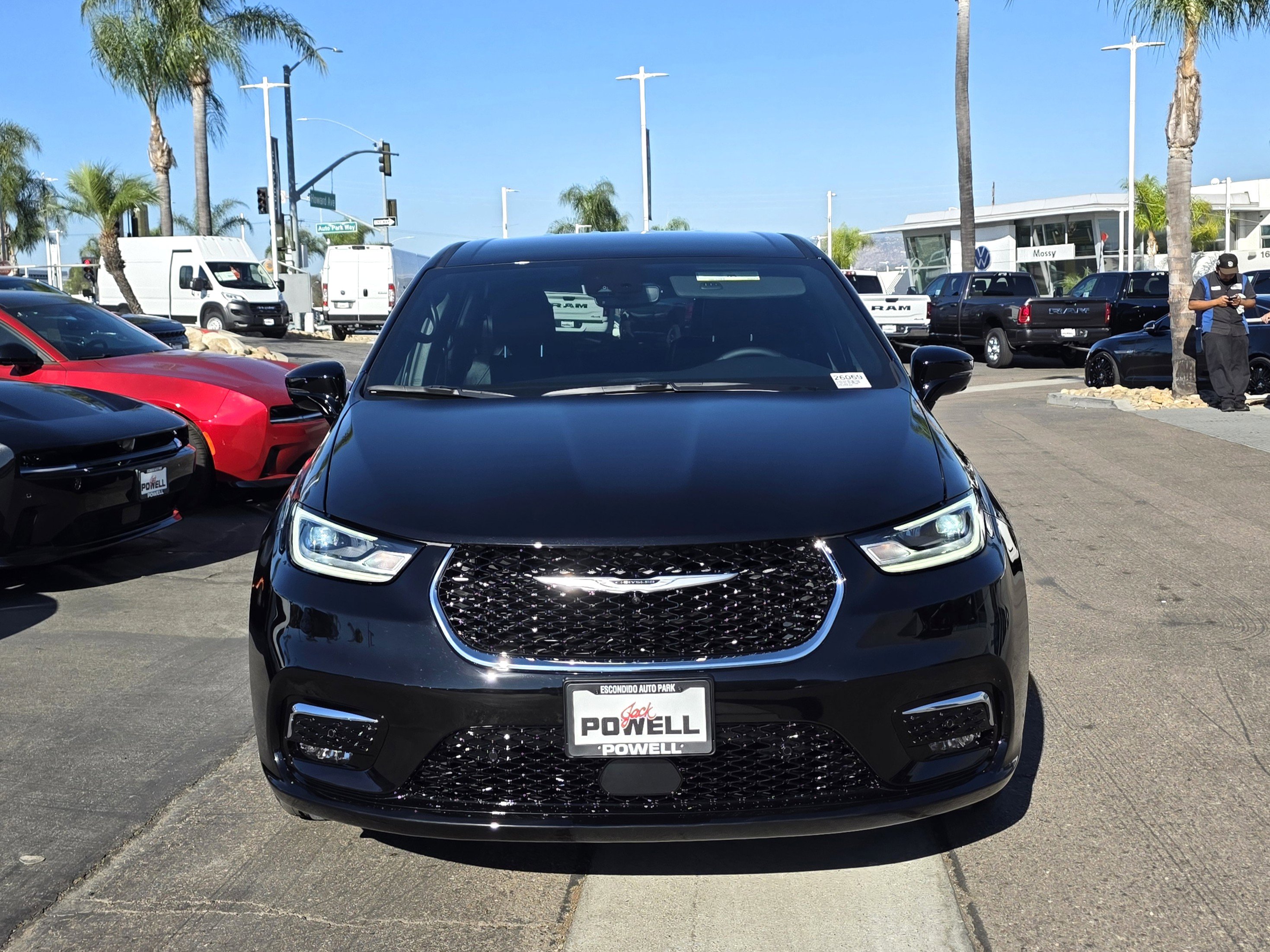 New 2026 Chrysler Pacifica Select FWD image 7