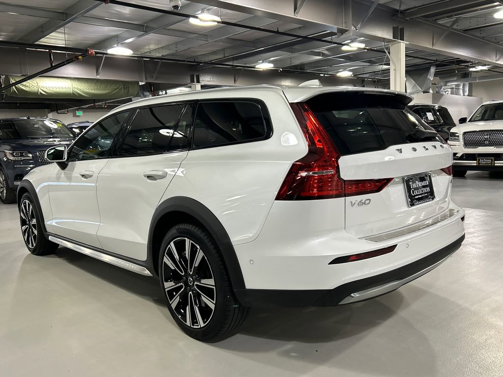 Used 2025 Volvo V60 B5 Cross Country Ultra AWD/4WD image 4
