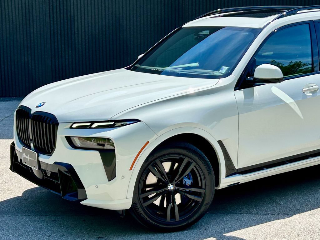 Used 2023 BMW X7 xDrive40i w/ M Sport Package AWD/4WD image 2