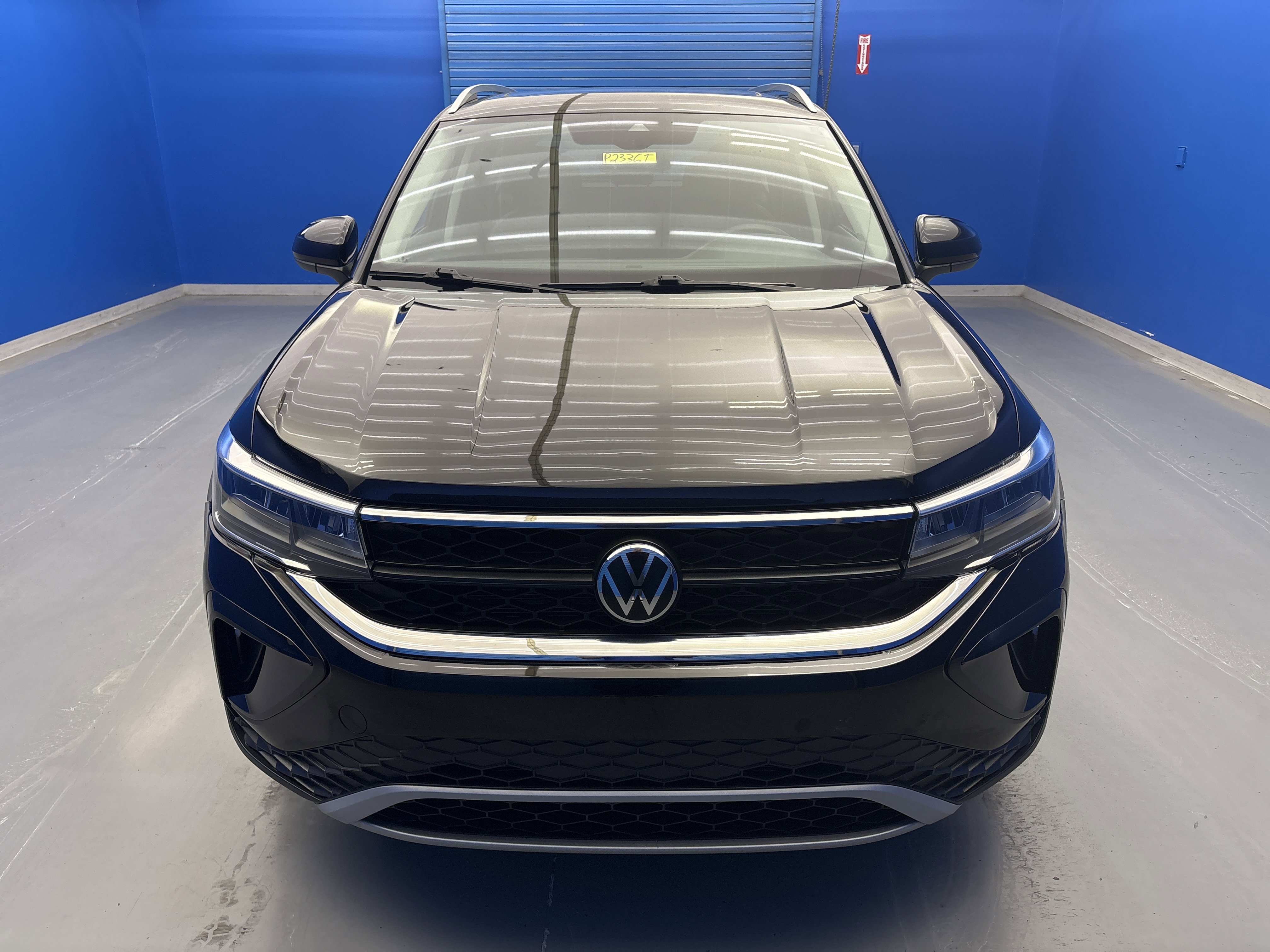 Certified 2023 Volkswagen Taos SE w/ Panoramic Sunroof Package FWD image 3