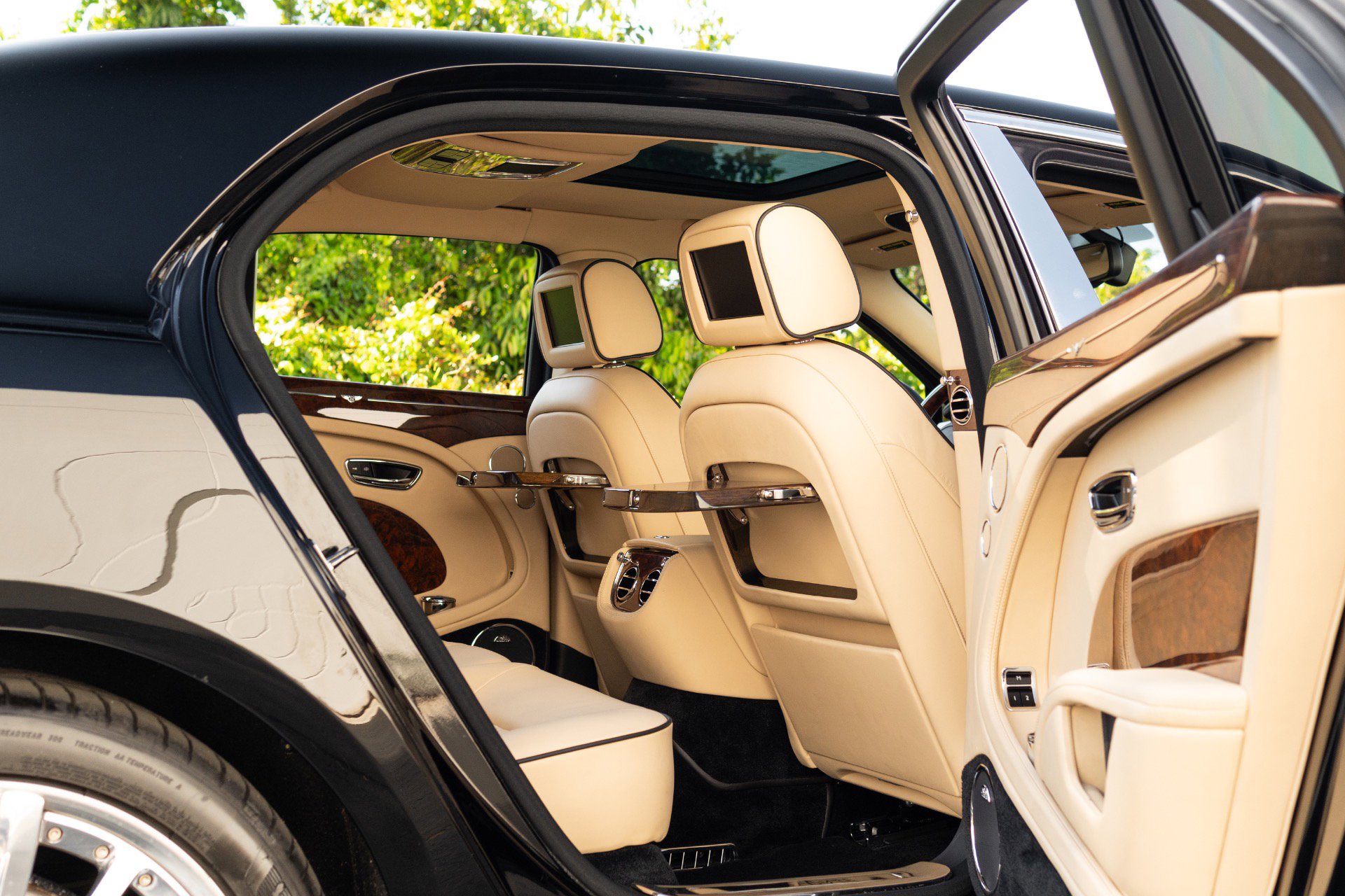 Used 2014 Bentley Mulsanne RWD image 75
