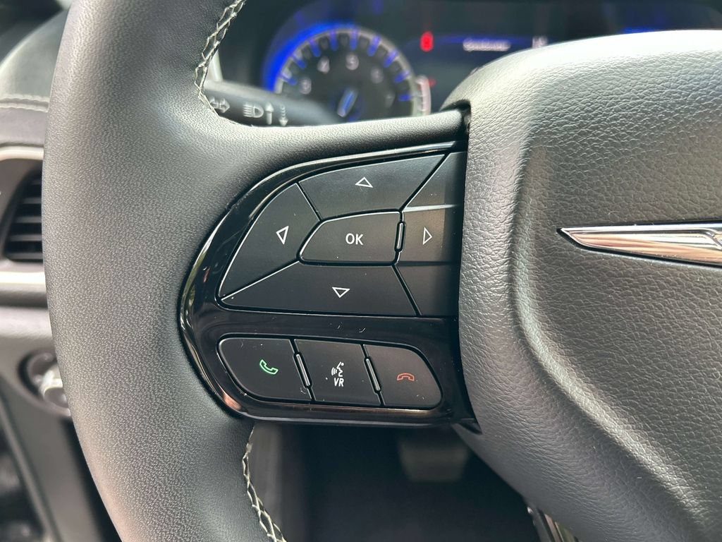Used 2025 Chrysler Pacifica Limited FWD image 19