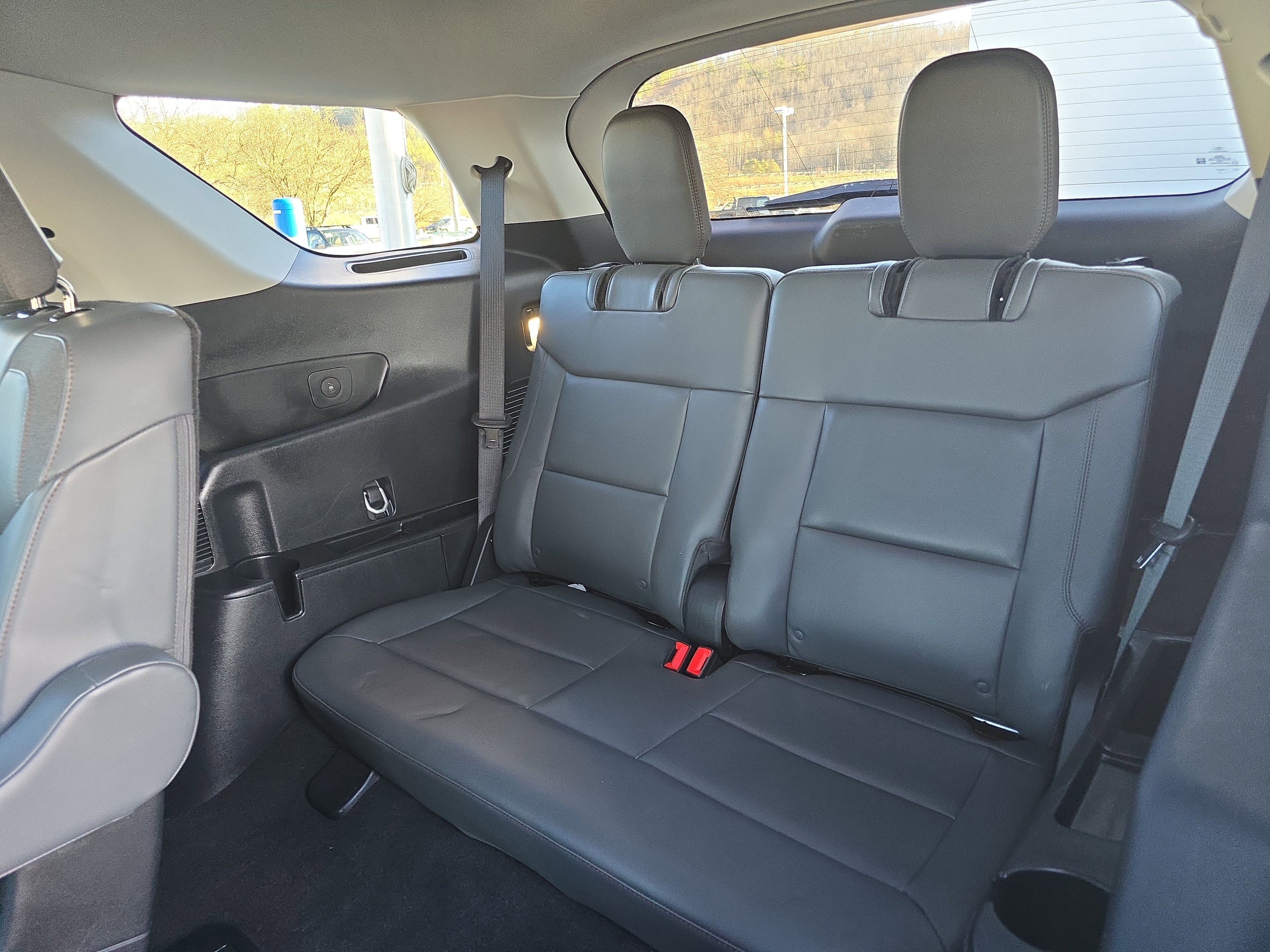 Used 2025 Ford Explorer Active w/ Active Comfort Package image 14