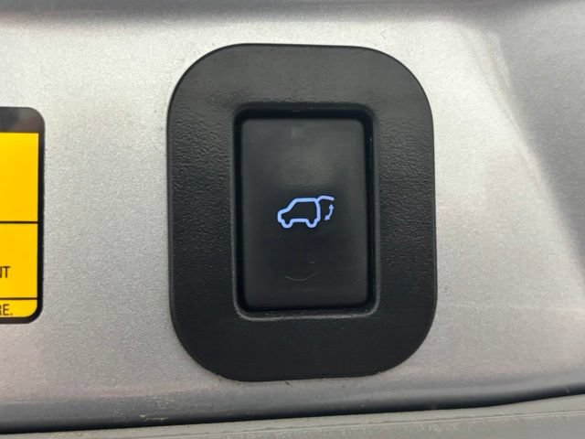 Used 2015 Toyota Sienna XLE w/ XLE Navigation Package FWD image 12