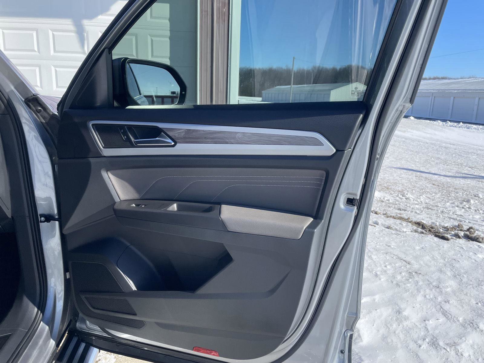 Used 2023 Volkswagen Atlas Cross Sport SE AWD/4WD image 32