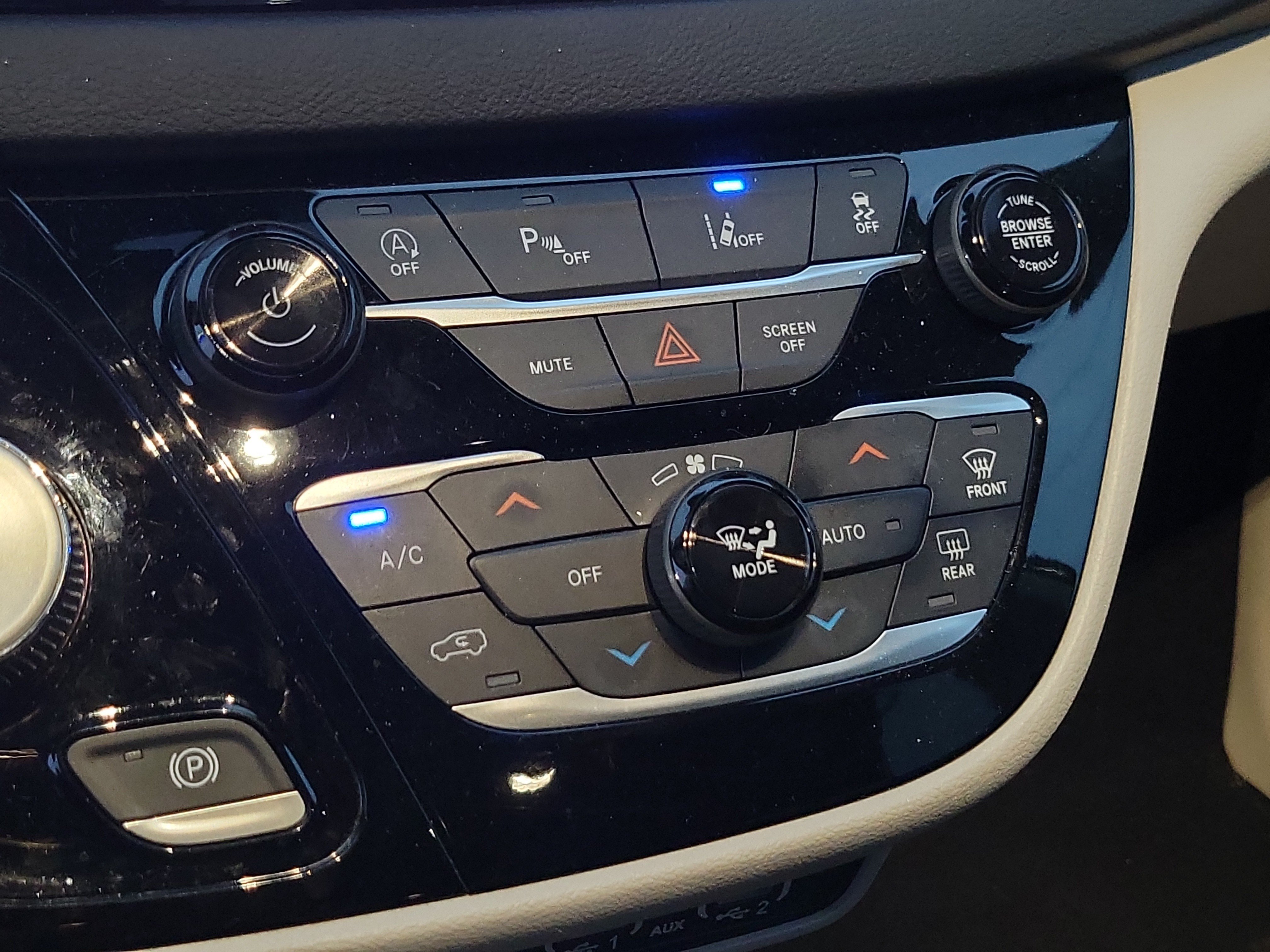 Used 2023 Chrysler Pacifica Touring-L FWD image 32