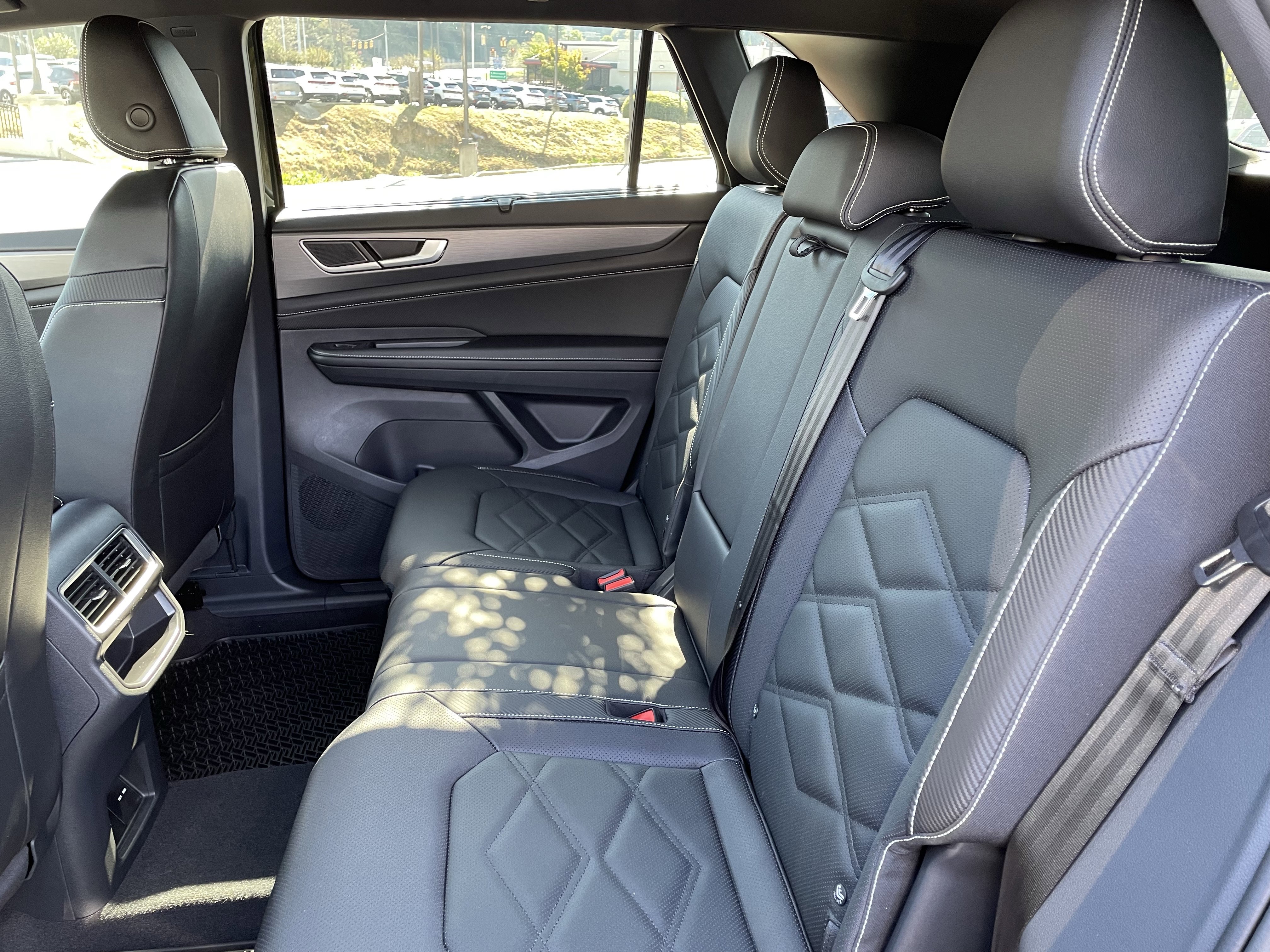 New 2026 Volkswagen Atlas Cross Sport SE image 12