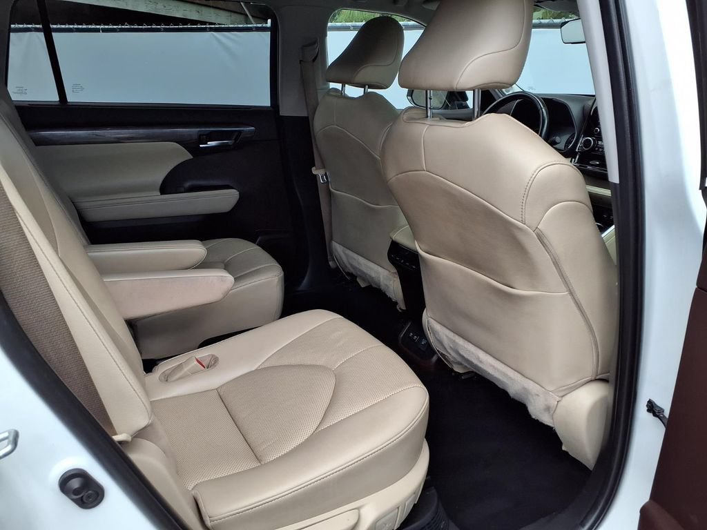 Used 2020 Toyota Highlander Limited FWD image 19