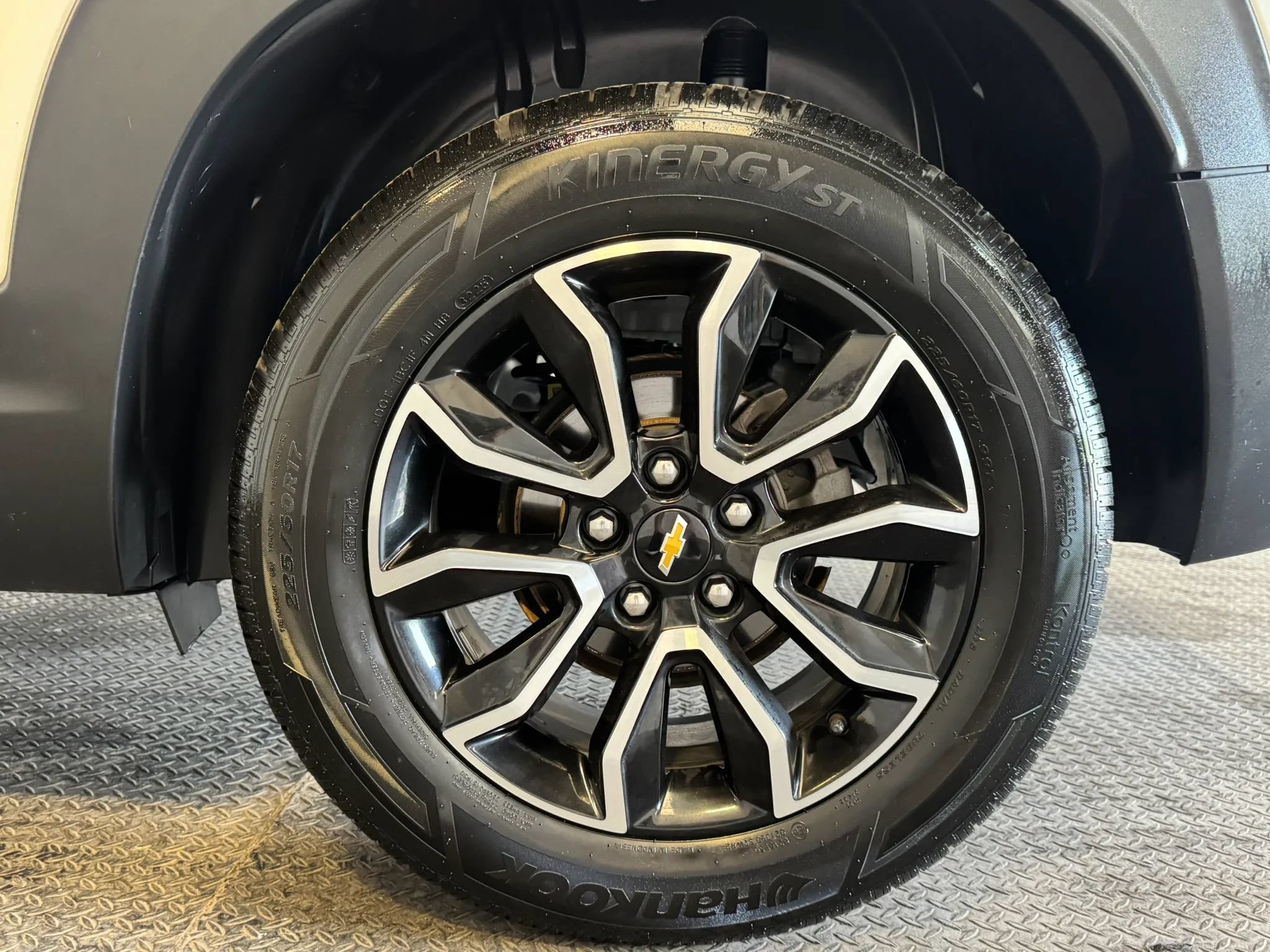 Used 2021 Chevrolet TrailBlazer ACTIV w/ Technology Package FWD image 32