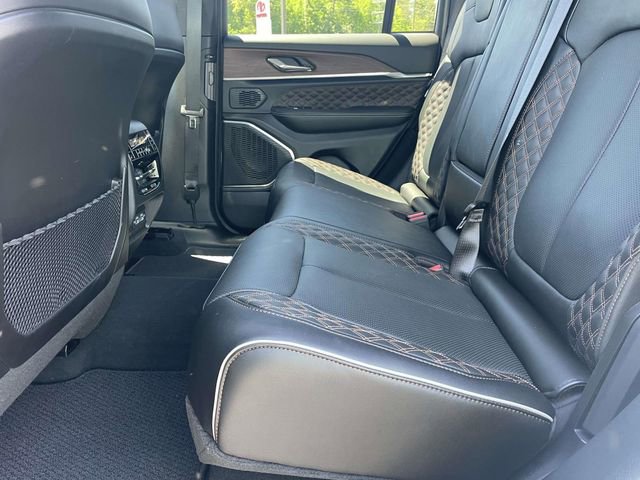 Used 2025 Jeep Grand Cherokee Summit AWD/4WD image 10
