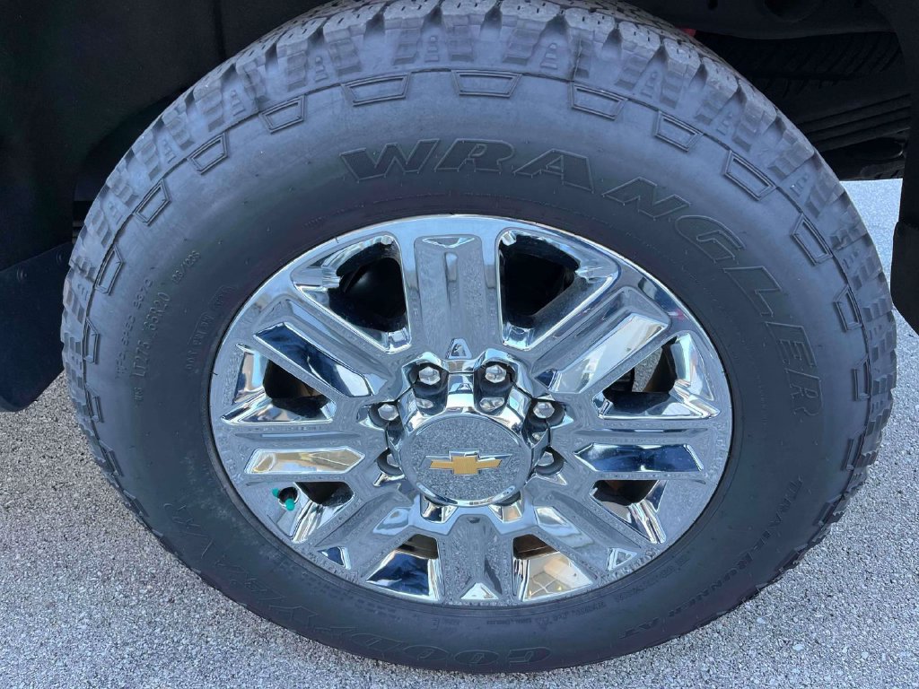 Certified 2024 Chevrolet Silverado 2500 High Country w/ High Country Premium Package AWD/4WD image 12