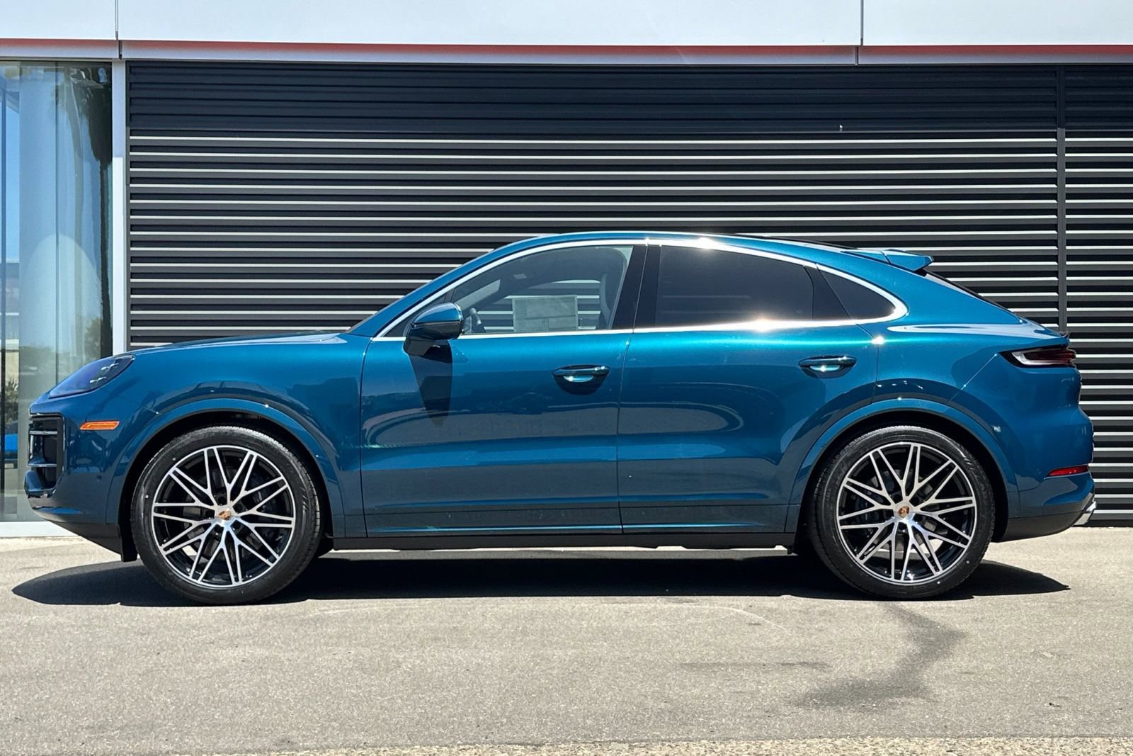 New 2025 Porsche Cayenne Coupe image 2