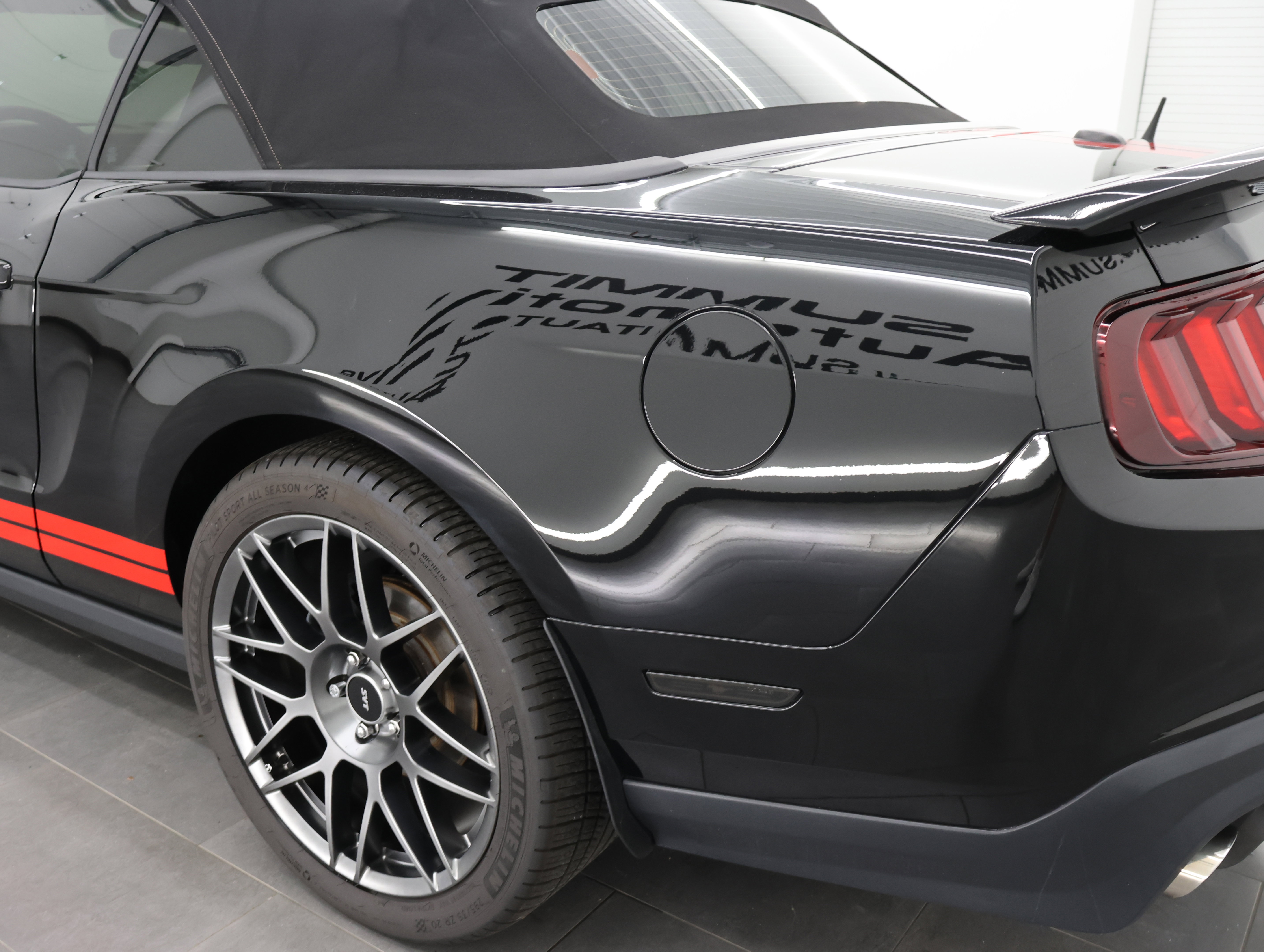 Used 2011 Ford Mustang Shelby GT500 w/ SVT Performance Pkg RWD image 40