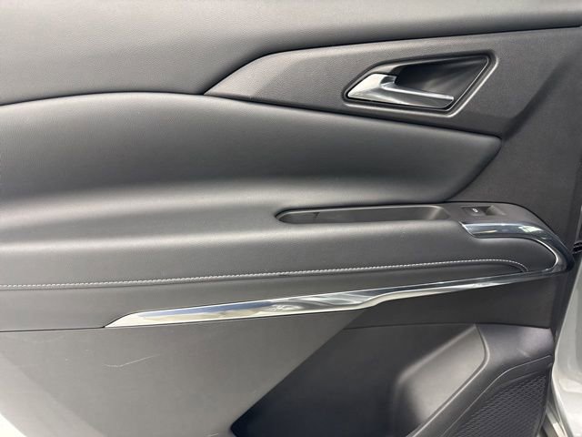 Used 2025 Chevrolet Traverse LT FWD image 24