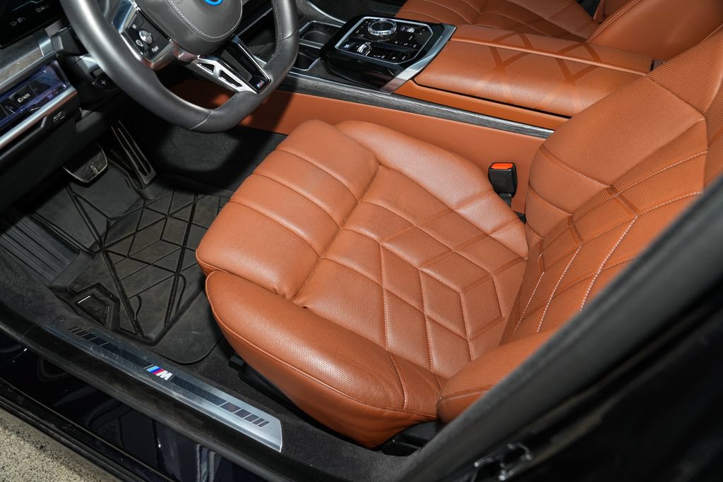 Used 2025 BMW i7 xDrive60 AWD/4WD image 21