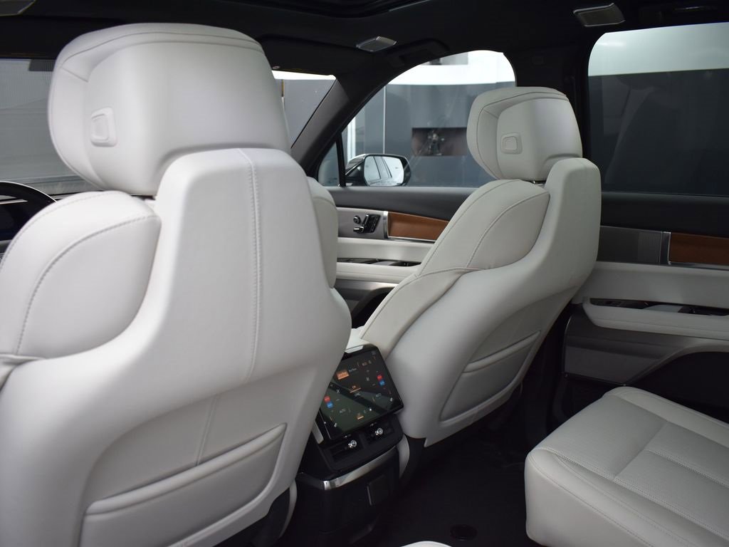 New 2026 Cadillac Vistiq Luxury w/ LPO, Floor Liner Package image 30