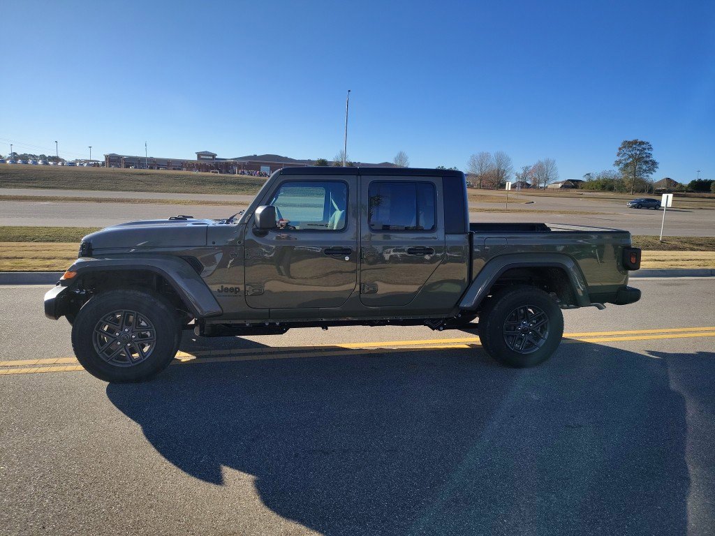 New 2026 Jeep Gladiator Sport AWD/4WD image 5