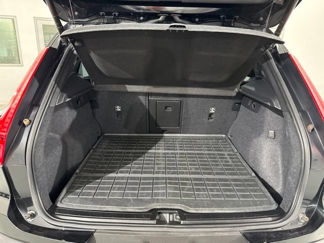 Used 2022 Volvo XC40 T5 Momentum AWD/4WD image 11