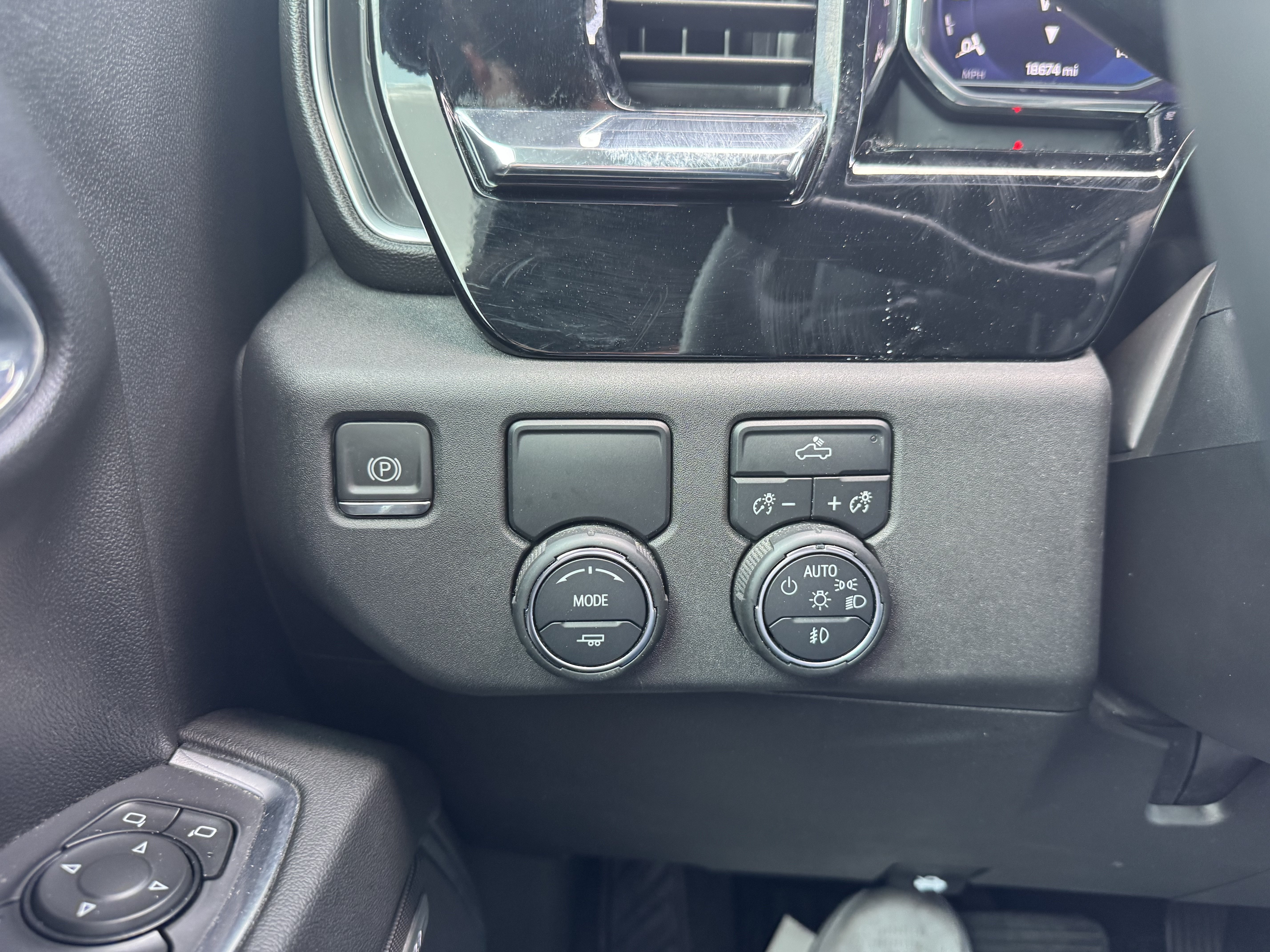 Used 2024 Chevrolet Silverado 1500 RST w/ Texas Edition Plus RWD image 18