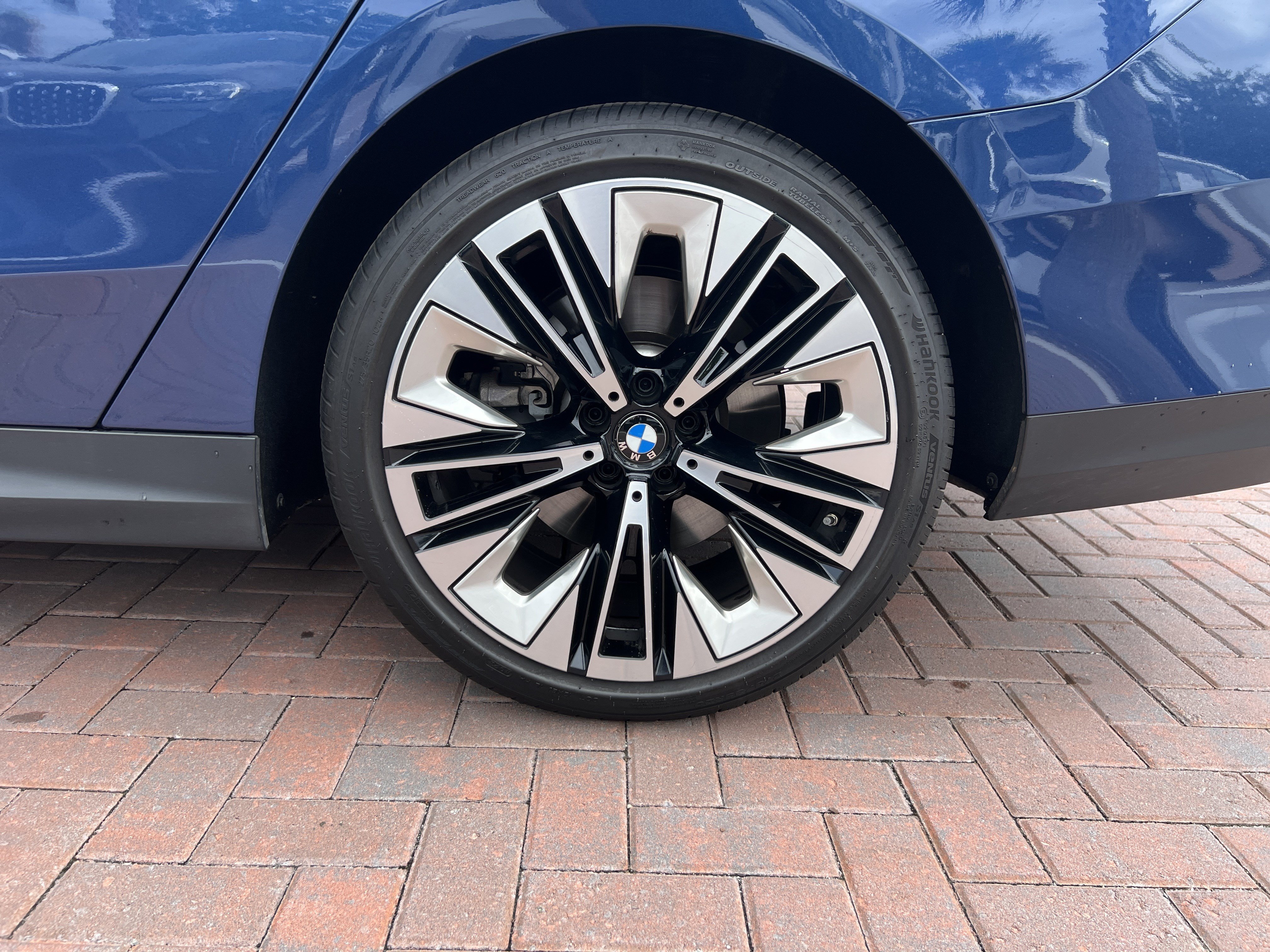 Used 2025 BMW 540i xDrive AWD/4WD image 13