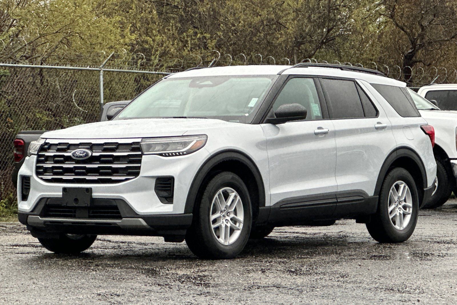 New 2026 Ford Explorer Active image 7