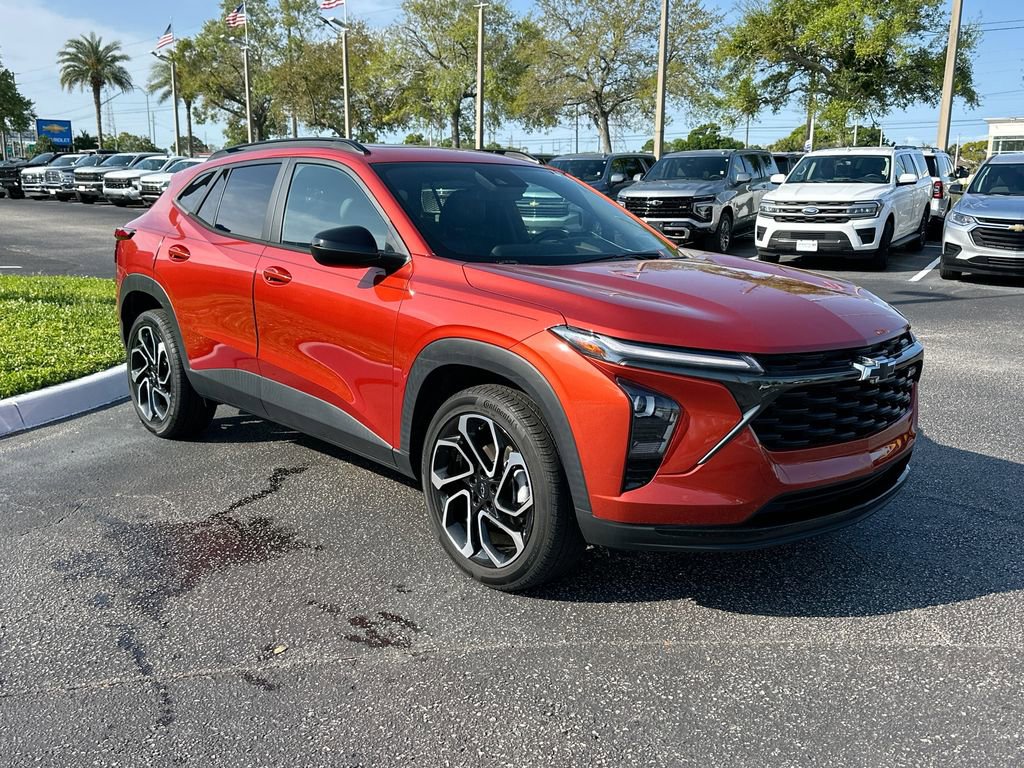 Used 2024 Chevrolet Trax RS w/ Sunroof Package image 4