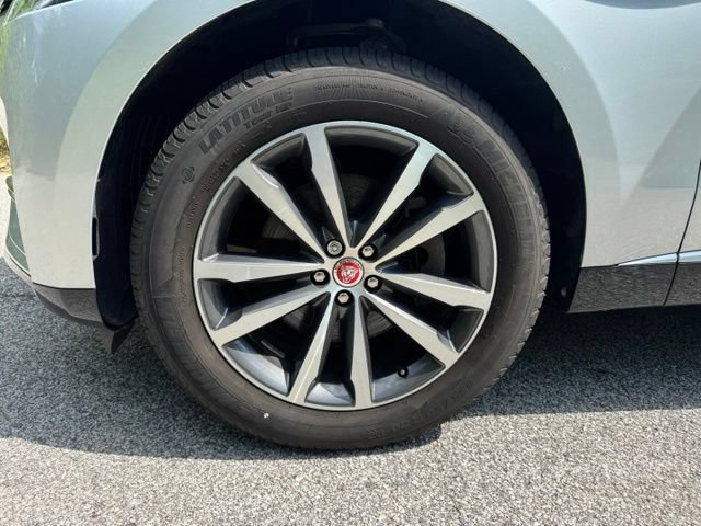 Used 2022 Jaguar F-PACE S AWD/4WD image 2